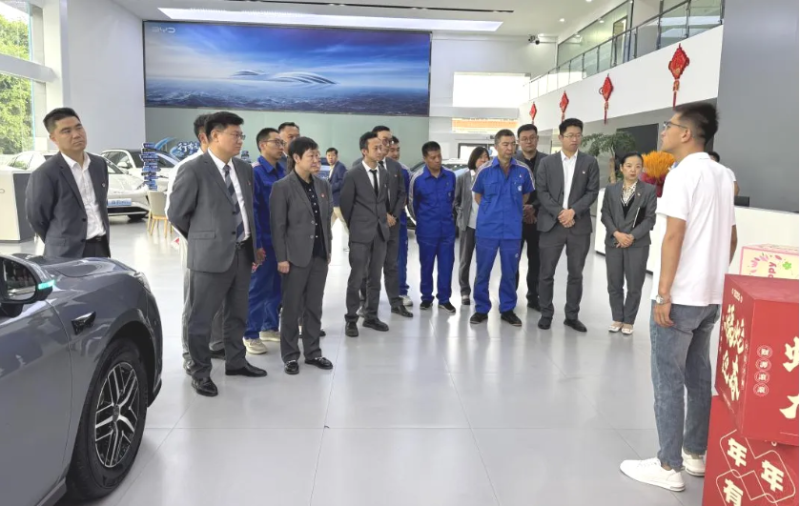 汽貿(mào)公司黨支部開展“走出去、學進來，改作風、促發(fā)展”貫徹中央八項規(guī)定精神學習教育走深走實主題黨日活動