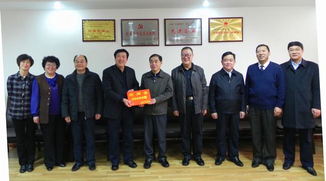 省委常委、副省長(zhǎng)駱玉林慰問(wèn)物產(chǎn)集團(tuán)