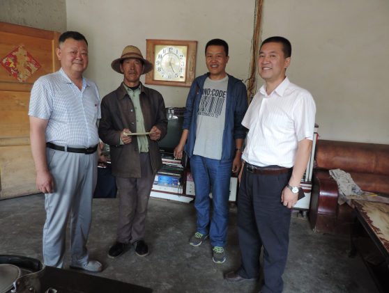 中共青海物產(chǎn)朝陽物流開發(fā)投資有限公司總支委員會開展2017年精準(zhǔn)扶貧結(jié)對幫扶活動(dòng)